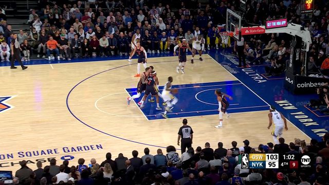 尼克斯防守阵型失误 格林长驱直入上篮杀人诛心