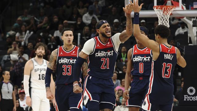 加福德vs马刺集锦 拿下16+13强力补扣杀死比赛