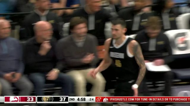 外线弹无虚发！ 孔查尔底角三分出手稳稳命中