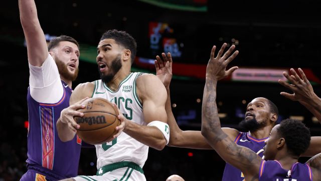 凯尔特人117-107太阳 双探花合砍56分杜兰特空砍45+10绿军客场射落太阳