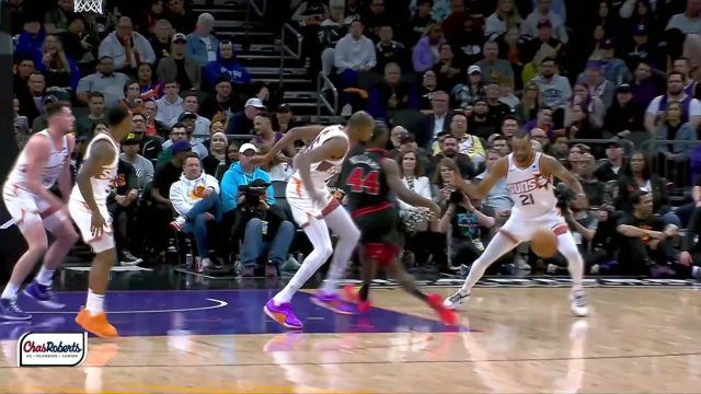 变向突破启动加速 比尔冲入禁区挑篮打进