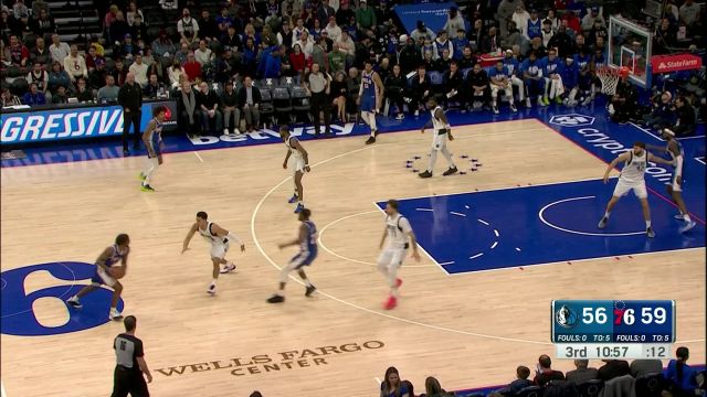 迅雷不及掩耳之势 马克西突破变向终结上篮一气呵成