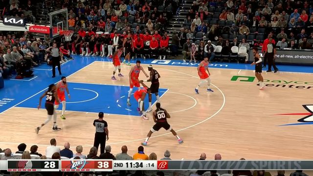 虽是新秀但绝对够用！亨德森不惧对抗杀进篮下强取两分