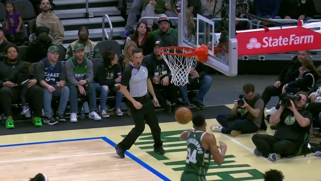 回顾雄鹿vs开拓者交战记录 利拉德大战旧主将会掀起怎样的血雨腥风