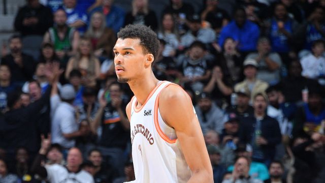 文班亚马vs独行侠集锦 12分11板频献大帽难阻失利