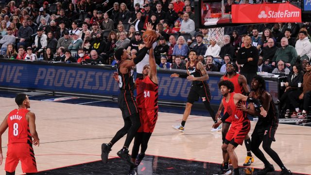 活塞128-122开拓者 格兰特空砍49+8+6活塞五人上双逆转取胜