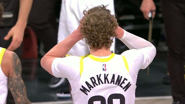 马尔卡宁施展四分卫长传 丰泰基奥接球双手暴扣得手