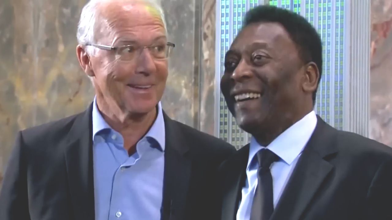 走好!贝肯鲍尔离世享年78岁,与贝利搞怪合影拿下06世界杯主办名场面