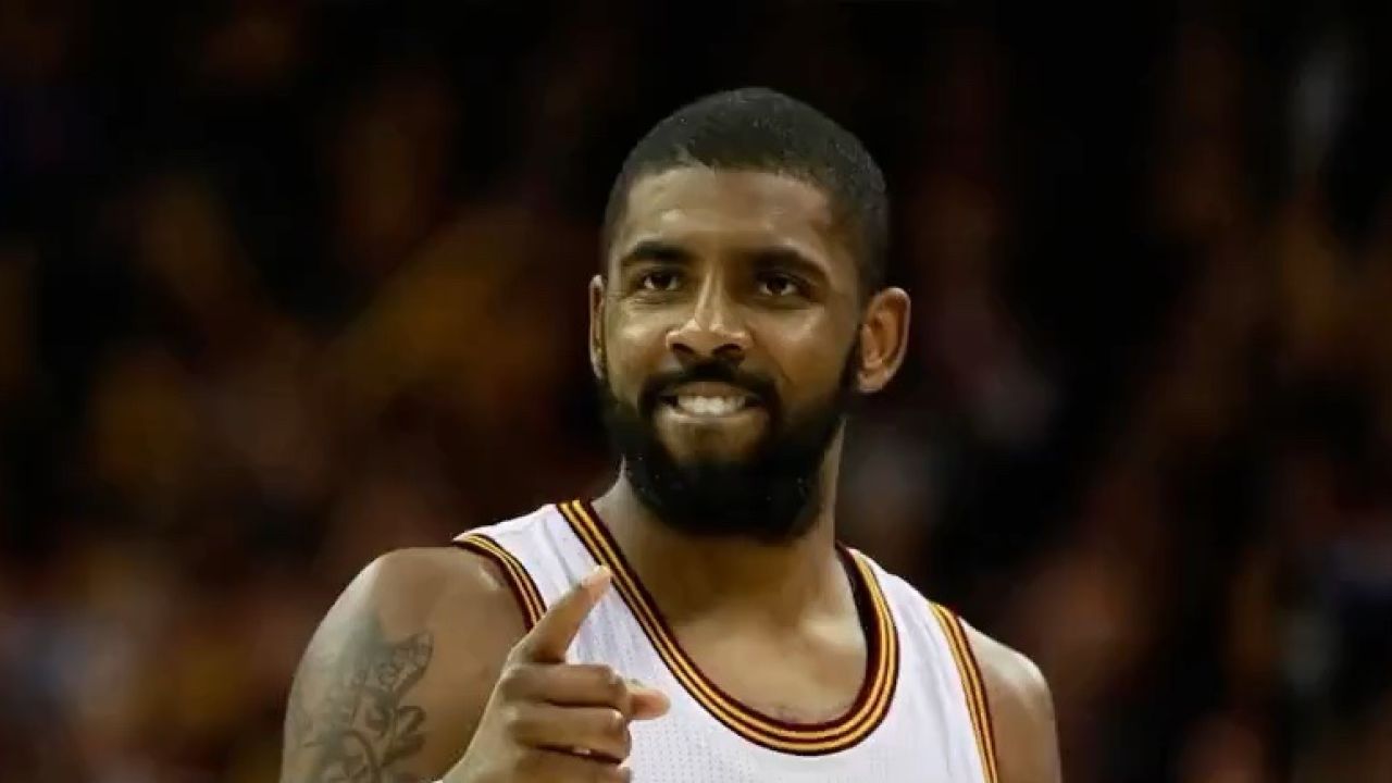 为了得到巅峰期的凯里欧文,各支球队都付出了多大的交易筹码