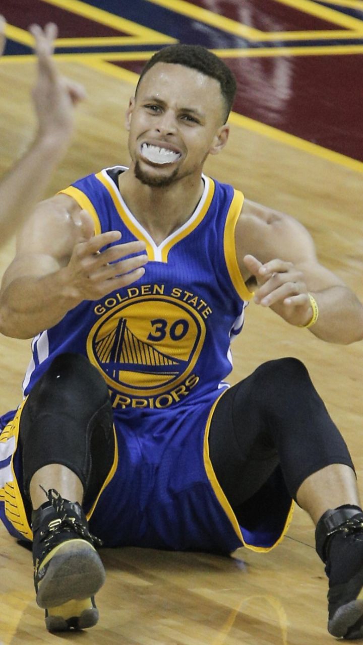 抢七还吹体毛哨?库里气得怒扔牙套 全票mvp吃2t被驱逐