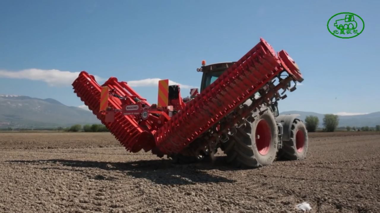 47 折叠式旋耕机