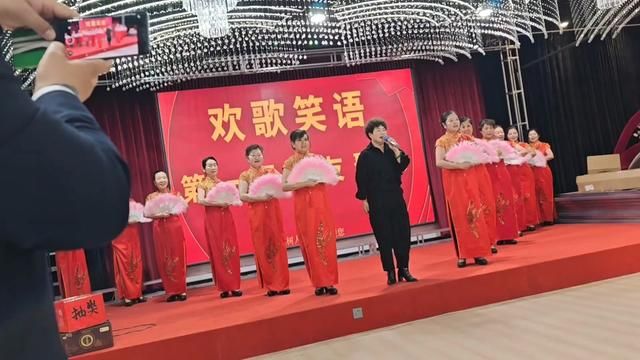 王三妮出镜了 济宁第一届歌友会,在姚树人大酒店圆满收官