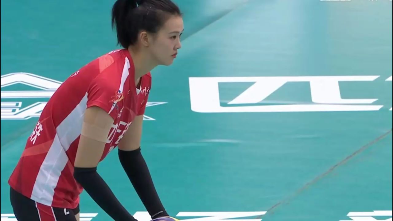 张常宁上场发球