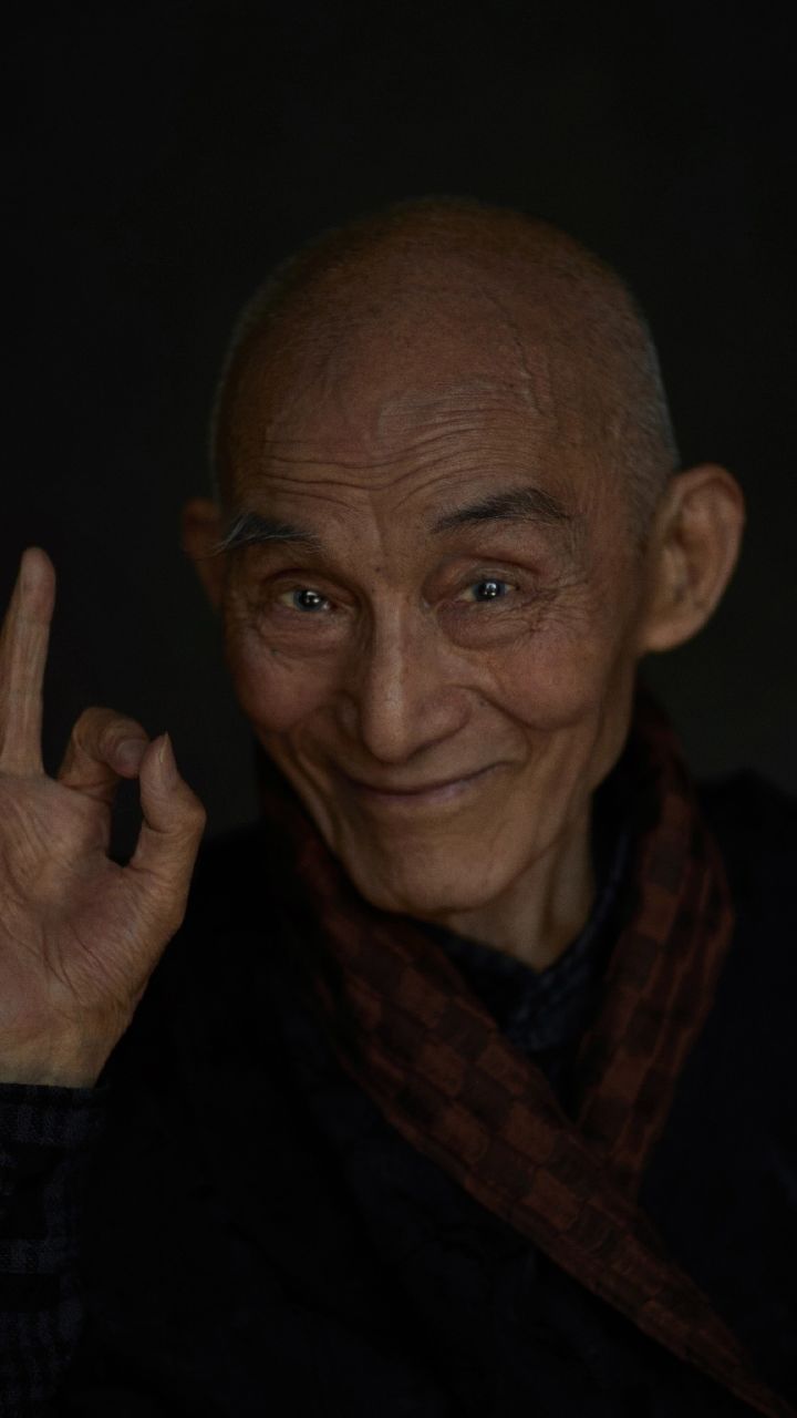 "济公"游本昌获"终身成就艺术家",喊话年轻人:要耐住性子