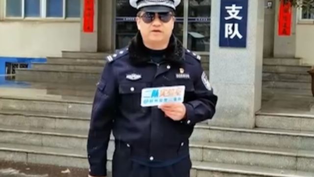 车玻璃被冻住了该怎么办?交警来支招