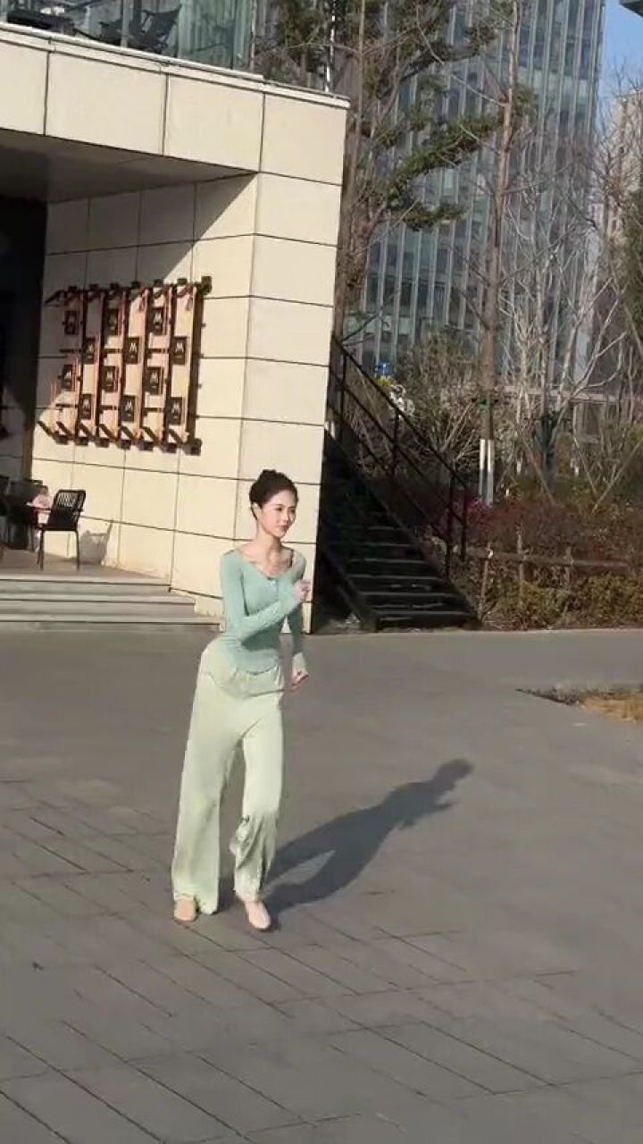 温南汐8: 好看 爱看 下次还看#舞蹈技巧 #倒踢紫金冠