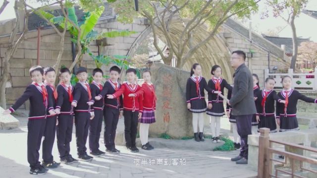 苏州市新康实验小学,少先队员们跟随辅导老师走进名胜古迹,开启他们的运河研学之旅