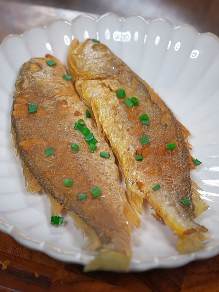 今日份如何做香煎黄花鱼|看一遍就能学会的香煎黄鱼,外酥里嫩,真的太