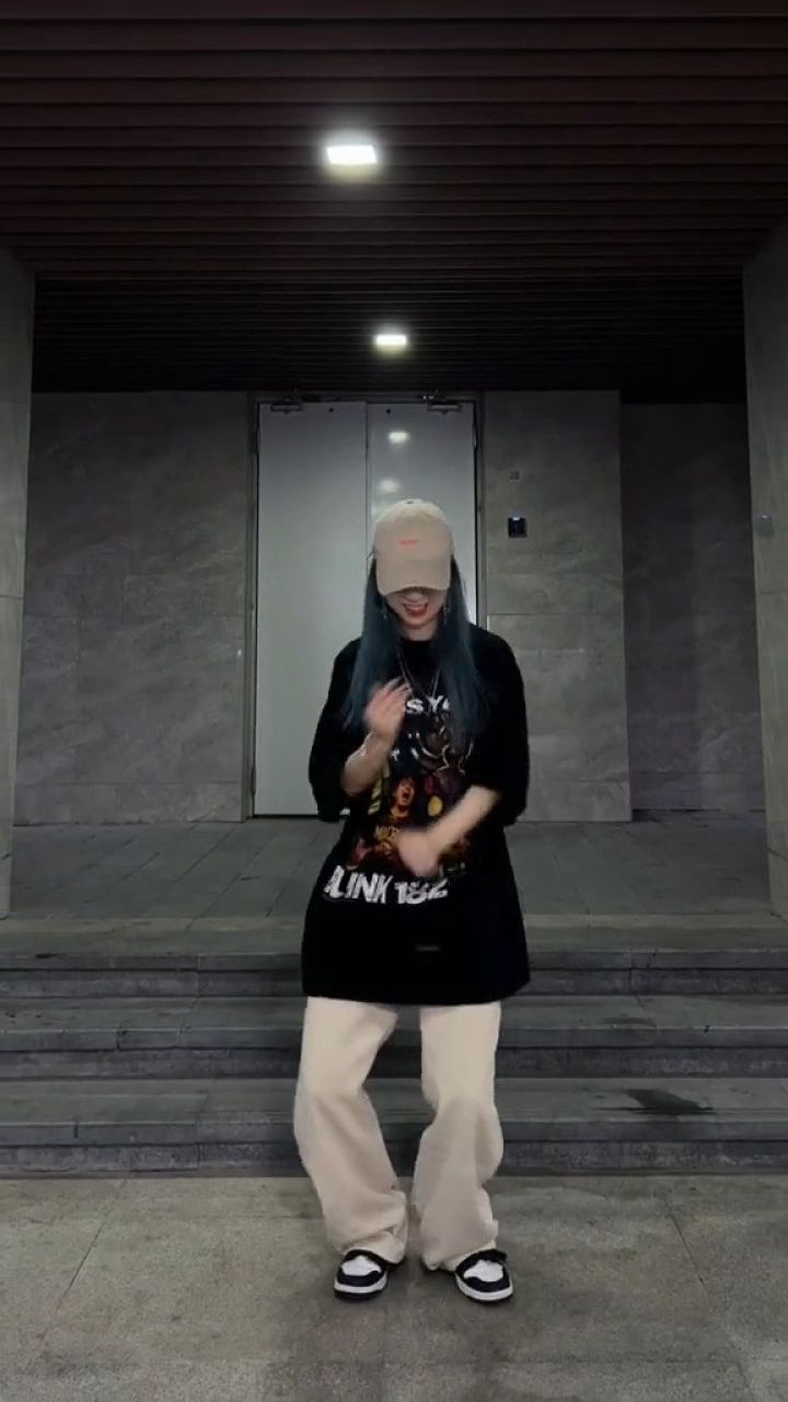 衣服都能分你穿别来打扰我很忙 为歌而赞 为歌而赞 阿达娃 lambert凌