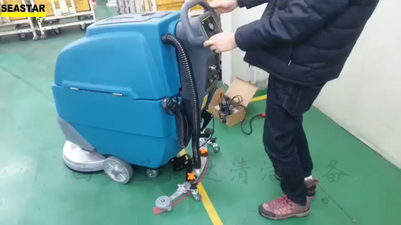 西安圣仕达手推式洗地机a7,工厂车间环氧地坪清洁,放水,刷地,吸干为
