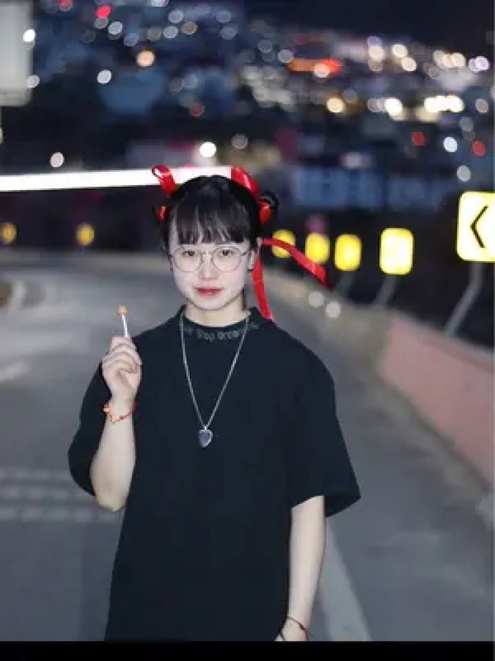 欢乐一天,保护姑娘,贯彻落实#街边 #痛仰乐队#莎菲娜