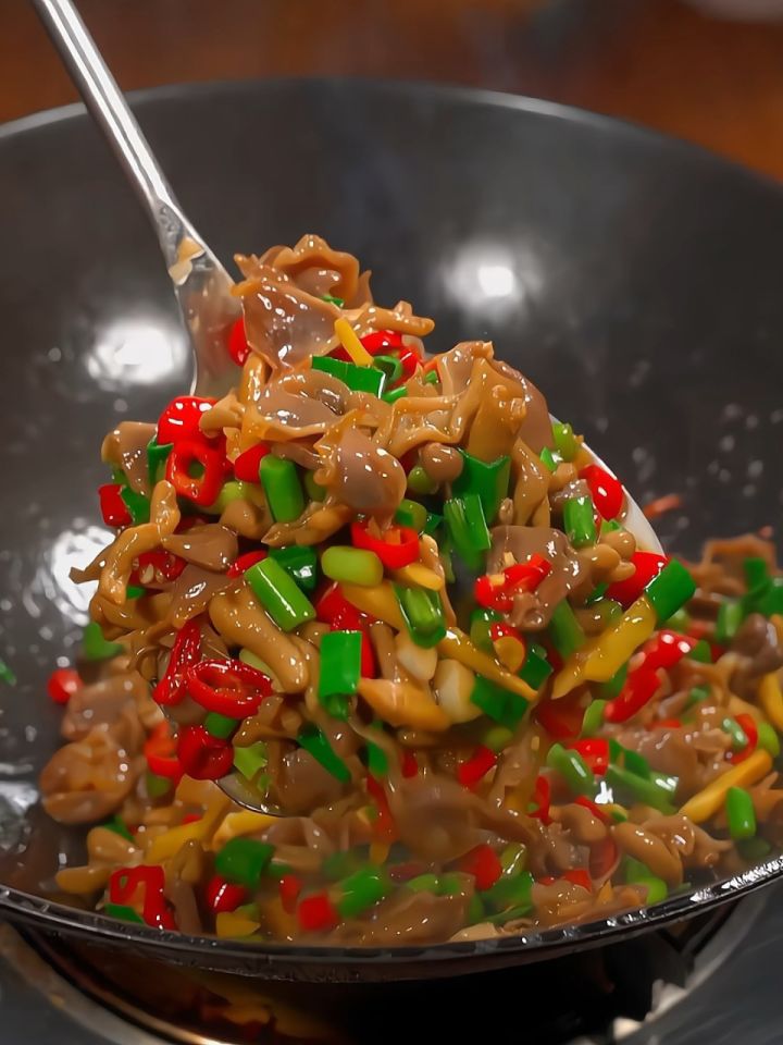 今日份如何做小炒鸡杂|鲜嫩的鸡杂干干净净,放在冰箱里想吃的时候炒上