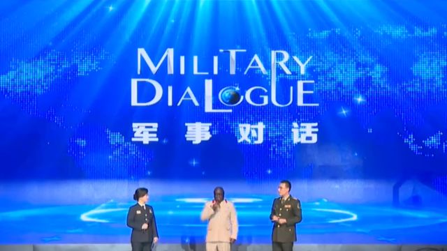 军事对话ⷍilitary Dialogue加纳陆军上校布罗尼以武会友