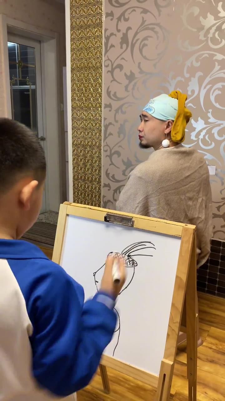 可是画完后我的脖子都转不过来了,也不知道这是画的啥#画画的baby