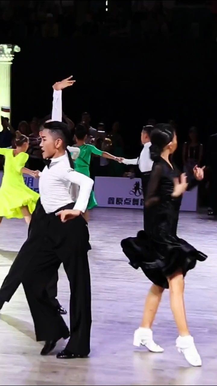 赏心悦目,刚柔并济的伦巴舞,太美了 #王崇墨李茉晗 #国标舞 #拉丁舞
