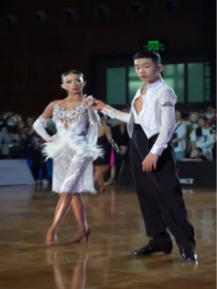 颜值,身材,身姿,气质,默契都是绝配,墨晗组合自带气场