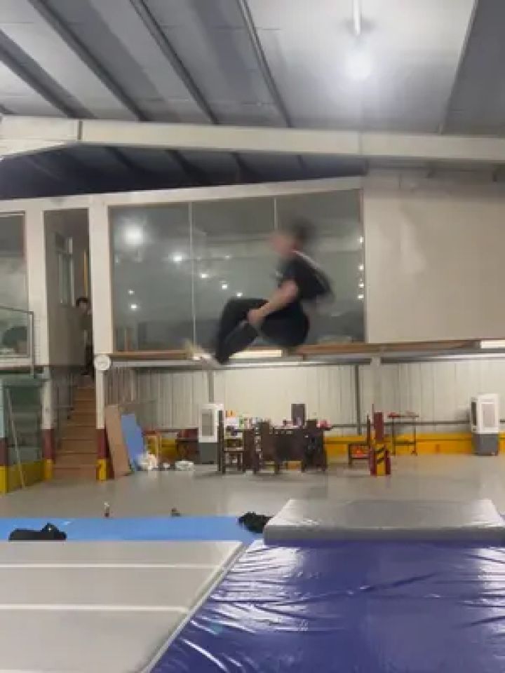 几个月没打旋空翻一开播就来活#赤道极限特技 #空