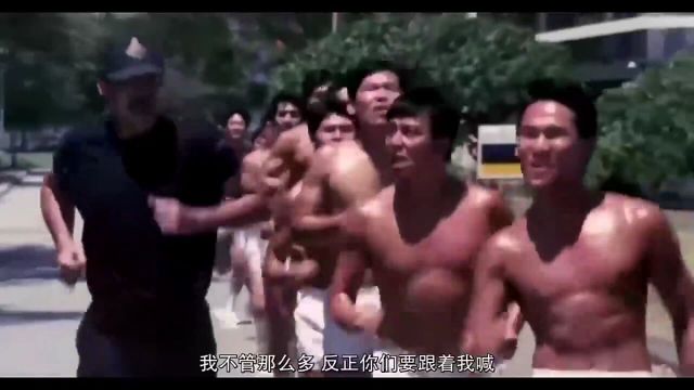 霸王花:胡慧中带女警出操,冯淬帆起色心,带男警追上去搭讪