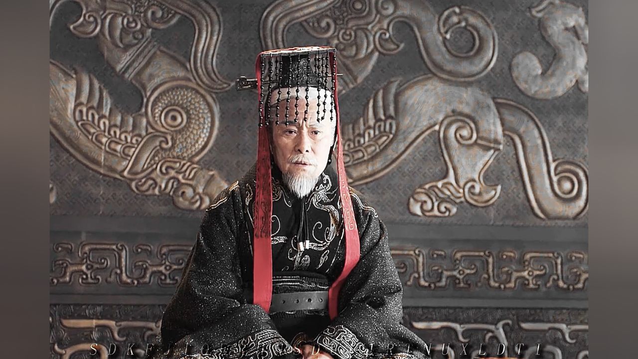 老秦王和嬴政在梦中相见,老秦王醒来连忙叫来占卜