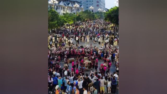 下雨也挡不住红河人民的蹦迪热情