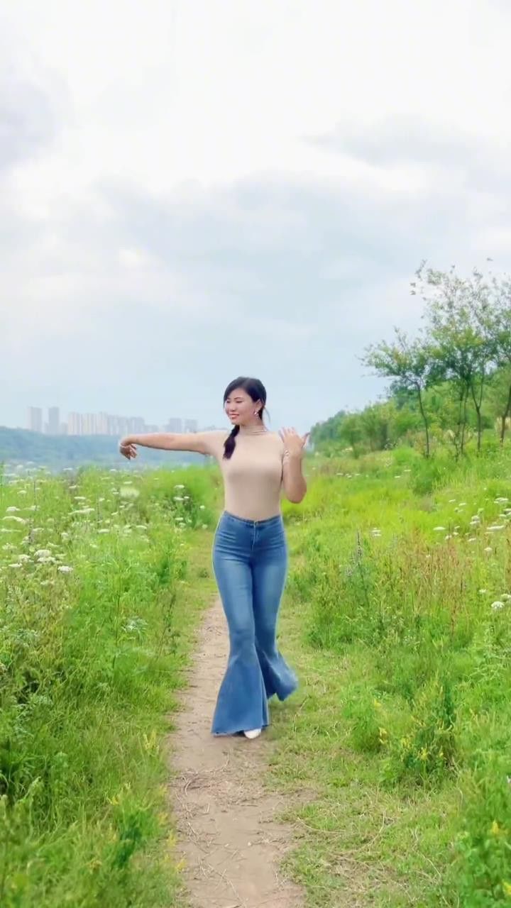 fghghyu#微胖女生#户外舞蹈#背影