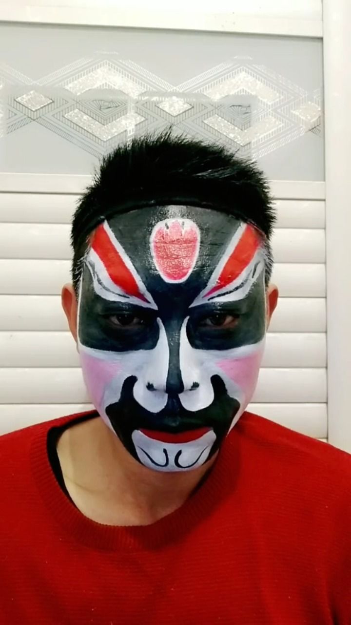 《李逵脸谱》净角中的黑十字门脸,绰号