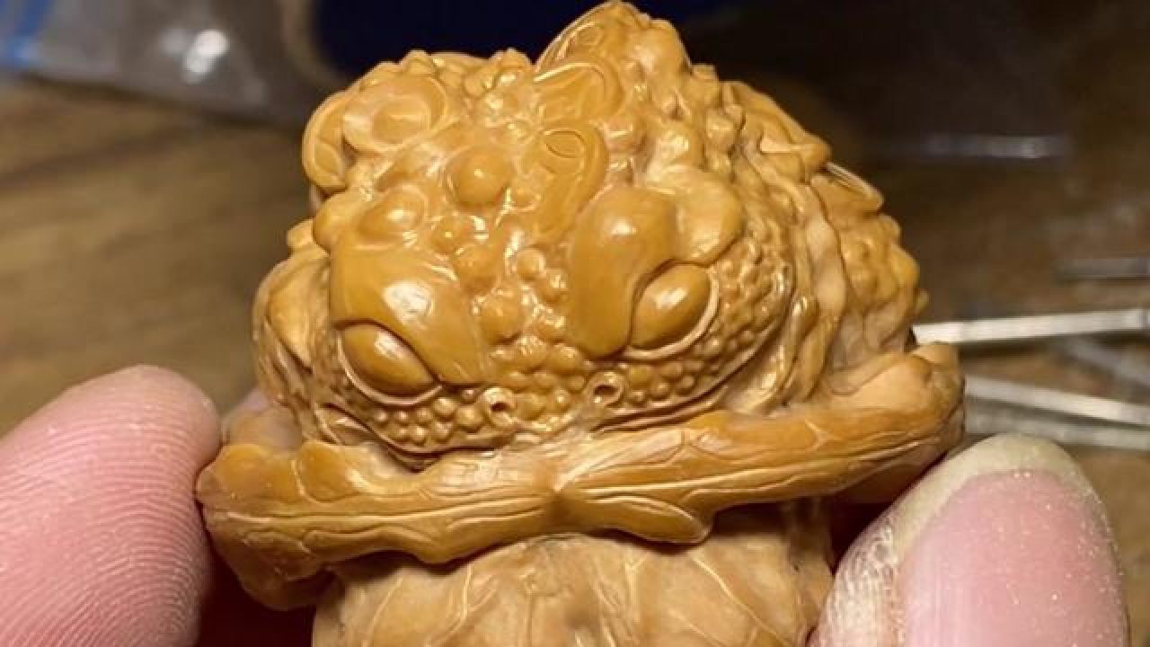 核桃雕刻金蟾(下) #金蟾 #坚持纯手工雕刻 #非遗核雕 #手工雕 #文玩