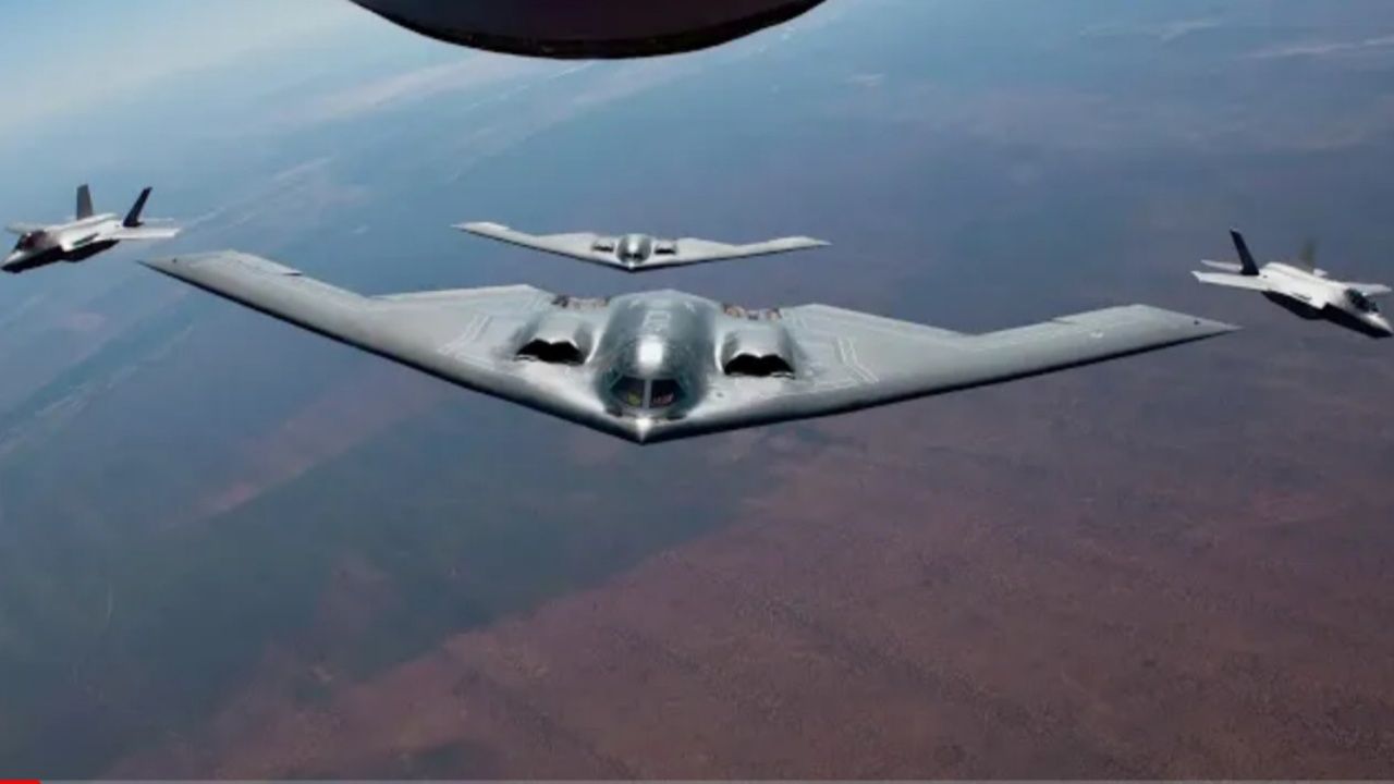 b-2幽灵隐形轰炸机,类似于蝠鲼,是一种独特的飞机,旨在避免雷达探测.