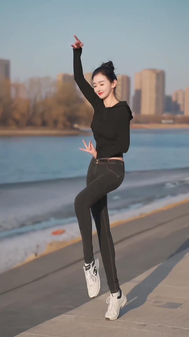 孤独舞蹈描写（孤独舞蹈描写片段） 孤独舞蹈形貌
（孤独舞蹈形貌
片断
）《孤独 舞蹈》 舞蹈科普