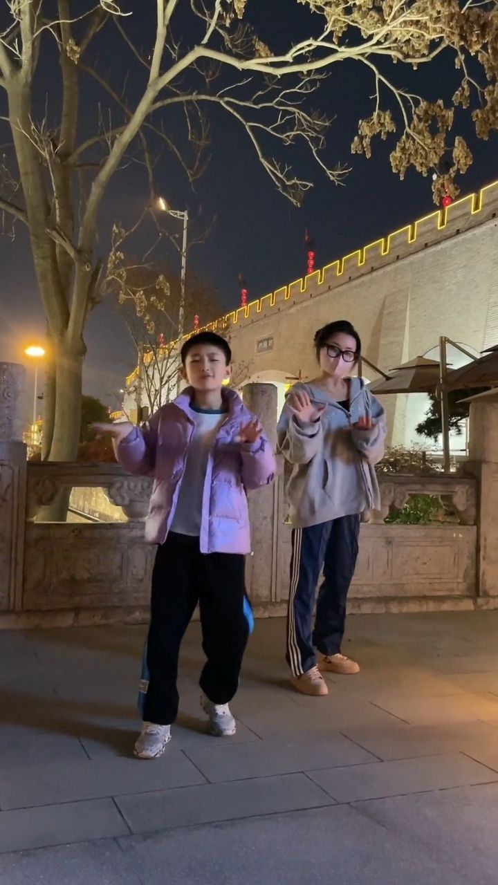城墙根儿偶遇雪雪老师十分钟扒个舞