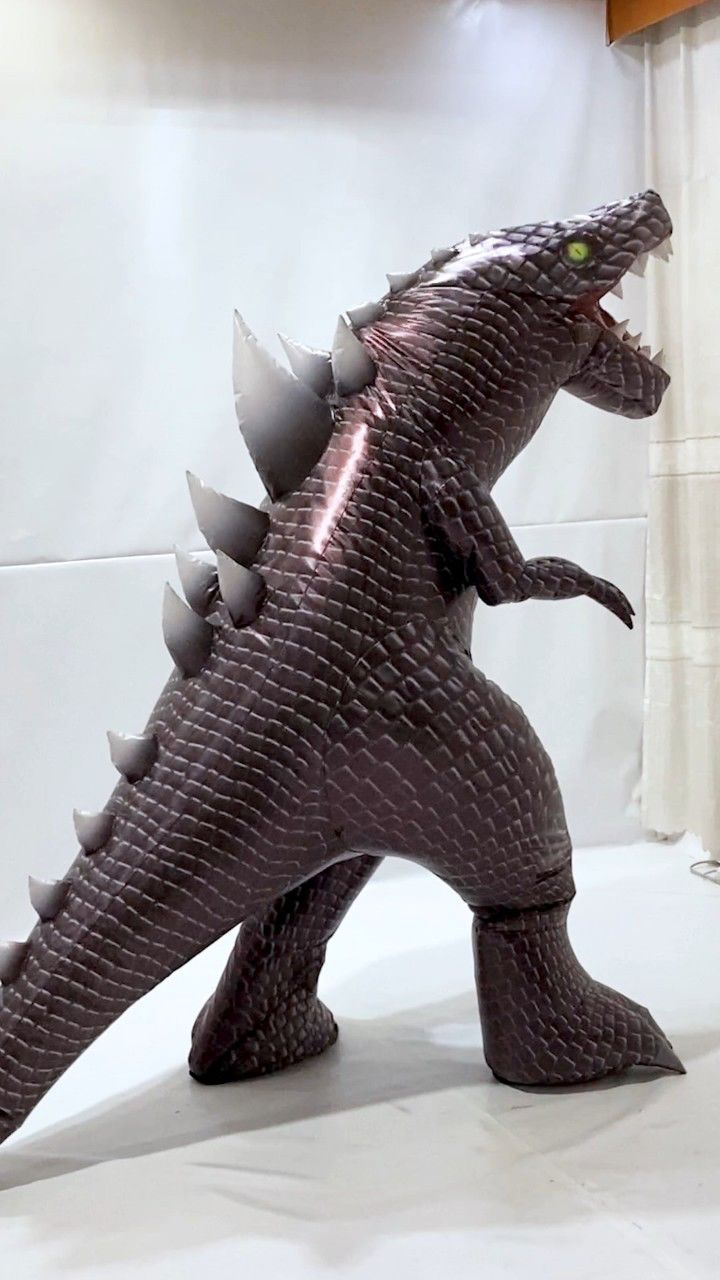 哥斯拉充气服装cos,1998版本的恶龙咆哮