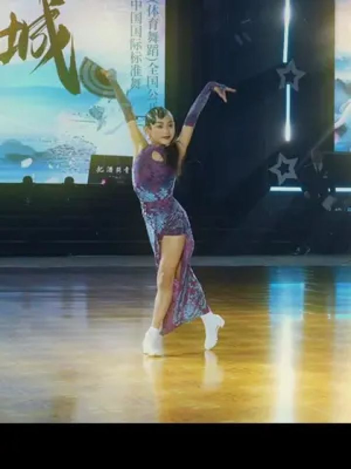 这是姜老师排的艺考剧目《听雨》 这个旗袍太适合这支舞了#悠悠拉丁舞