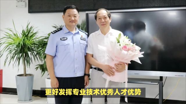 阜阳阜南:阜南县人民政府副县长王会彬到一中看望慰问拔尖人才