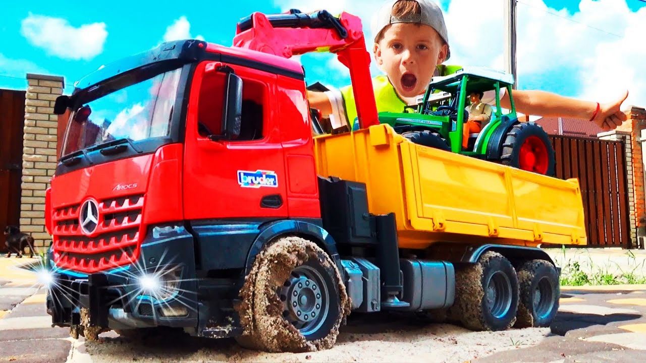 儿童益智玩具:拖拉机水坑囧途,自卸车装载机来英雄救机?