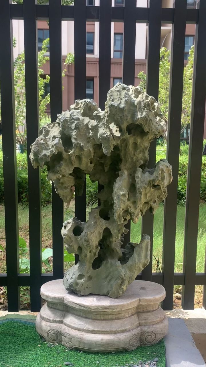 太湖石 ·庭院&文房摆件 ———自然风化,质地纯净,遍布青色苔藓,置于