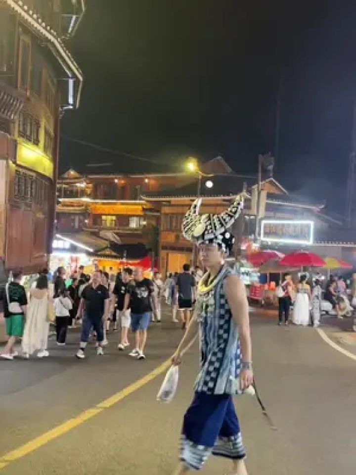 重生之 我在苗疆当苗王 苗王#苗族 #总要穿一次苗族服饰吧 #西江千户