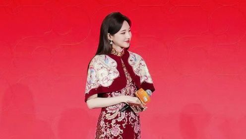马凡舒连续4年主持央视春晚,穿新中式旗袍亮相发布会,温柔傲人美出圈_高清1080P在线观看平台_腾讯视频
