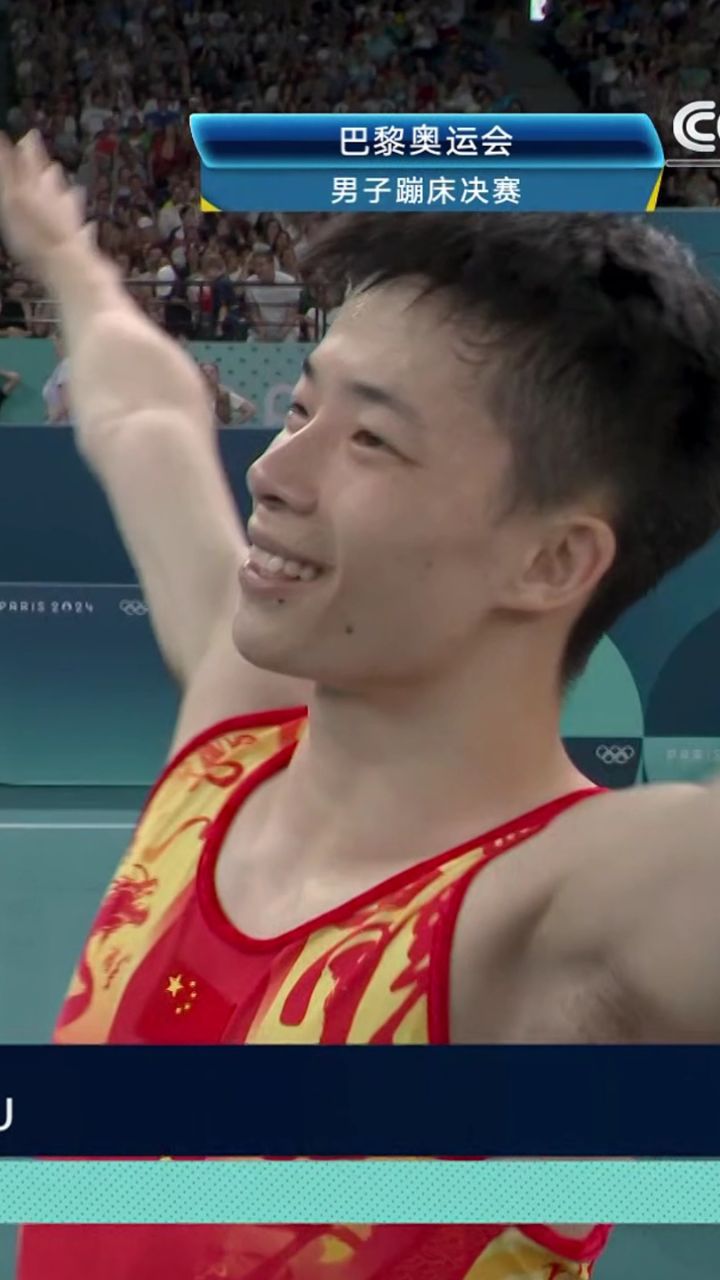 巴黎奥运会男子蹦床决赛中国18岁小将王梓赛摘得银牌
