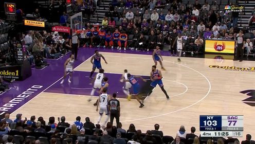 《NBA全场集锦》扣篮王的风采！拉文强突篮下一跃而起双手重扣