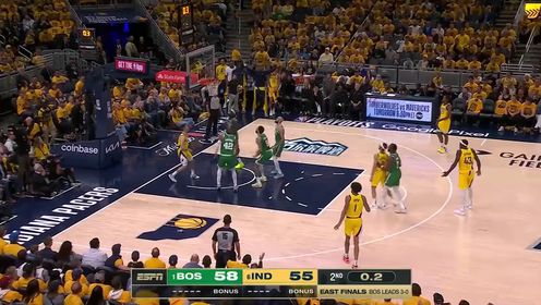 《NBA全场集锦》手感有如神助！内姆布哈德骑马射箭顶开塔图姆压哨命中